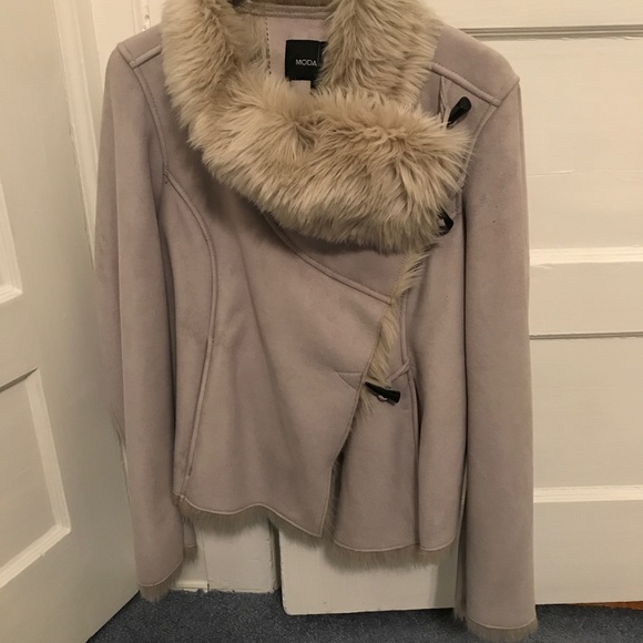 🌈HOST PICK🎉Gorgeous faux fur coat - Picture 2 of 6